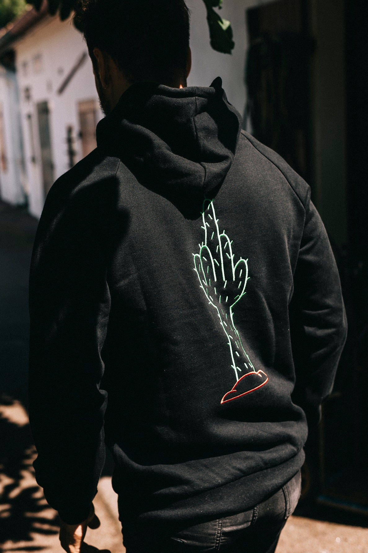 Sweat à capuche Coton Bio brodé CACTUS - Noir